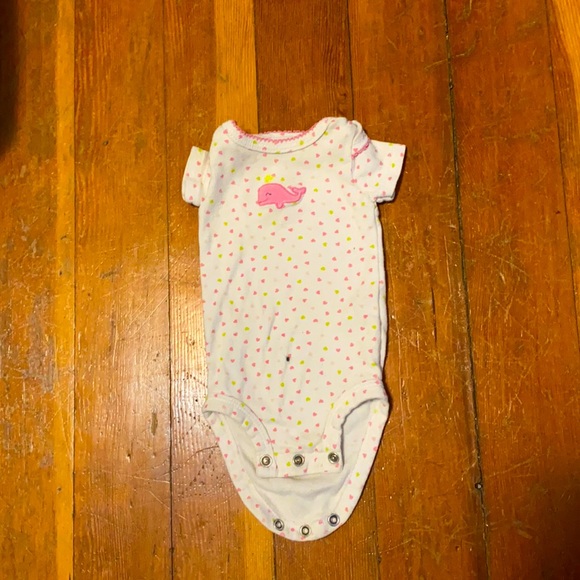 🌸3/$10🌸 newborn whale onesie - Picture 1 of 3